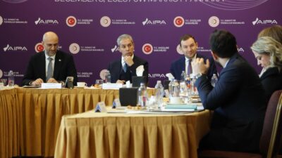 - Toplantıda, Türkiye'de yatırımı bulunan uluslararası teknoloji firmalarının temsilcileriyle kamu