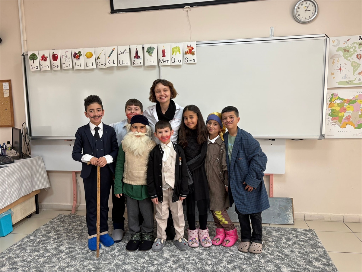 TOKAT (AA) – Tokat'ta köy ilkokulunda düzenlenen etkinlikle öğrenciler giydikleri