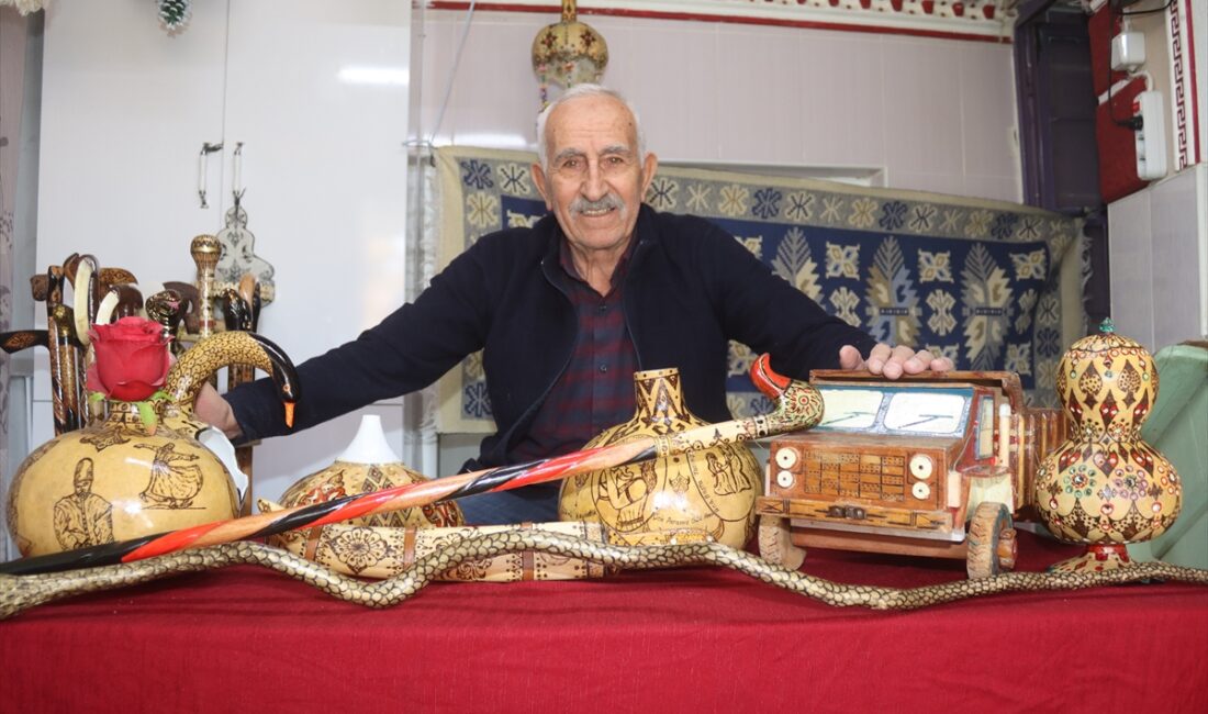- Yaptığı bastonları ve su kabaklarını süsleyen Hasan Balar:
- "Zonguldak'ta