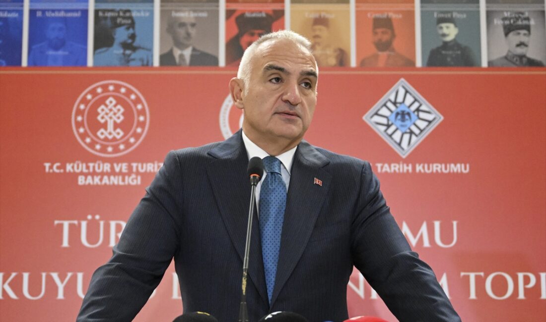 - Kültür ve Turizm Bakanı Mehmet Nuri Ersoy:
- "Genel Okuyucu