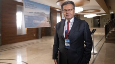 - Oxford Enerji Çalışmaları Enstitüsü Araştırma Görevlisi Dr. Adnan Shihab-Eldin:
-