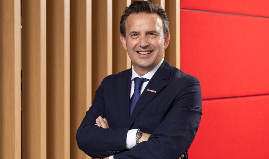 - MediaMarkt Türkiye Üst Yöneticisi (CEO) Hulusi Acar:
- "Türkiye, Almanya'dan
