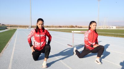 - Muş'ta yaşayan Derya Kunur ve Elif Akçiçek, günde çift