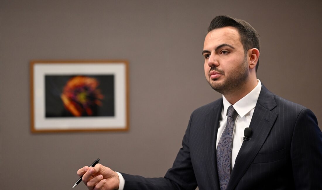 - Gayrimenkul yatırım danışmanı ve yazılım mühendisi Burak Ustaoğlu:
- "İnşaat