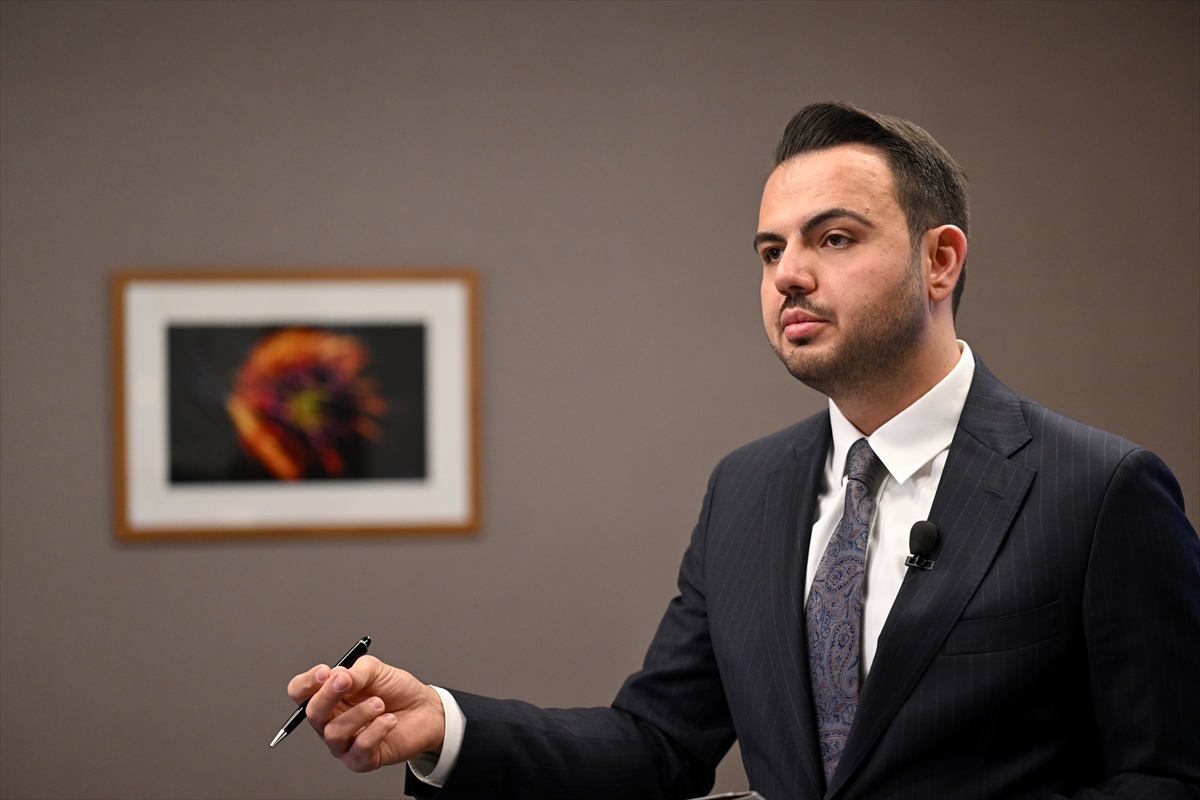 - Gayrimenkul yatırım danışmanı ve yazılım mühendisi Burak Ustaoğlu:
- "İnşaat