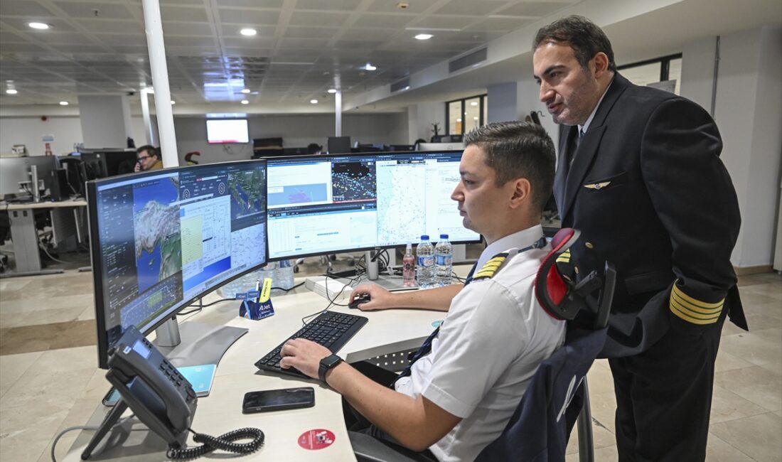 - Dispatcher Orhan Atmaca:
- "Bizler bir hava yolunun karargah merkeziyiz.