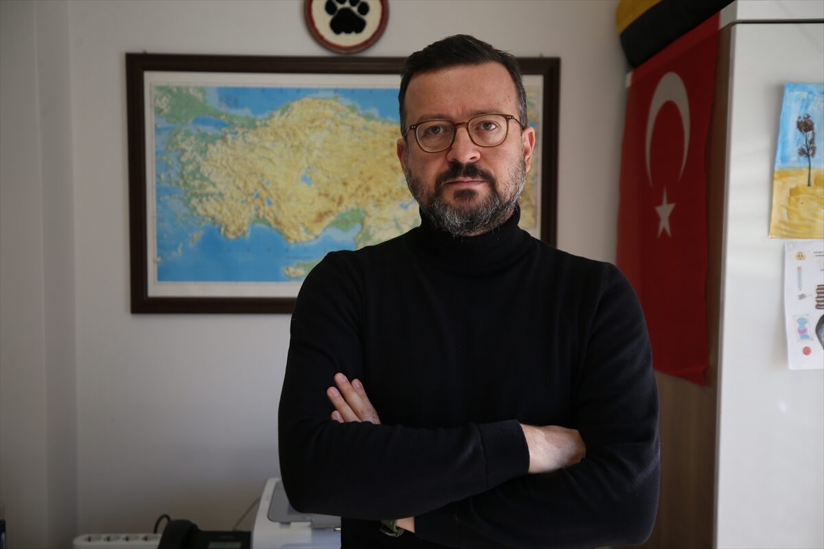 - Türkiye'deki ayı türleriyle ilgili yaklaşık 25 yıldır çalışma yürüten