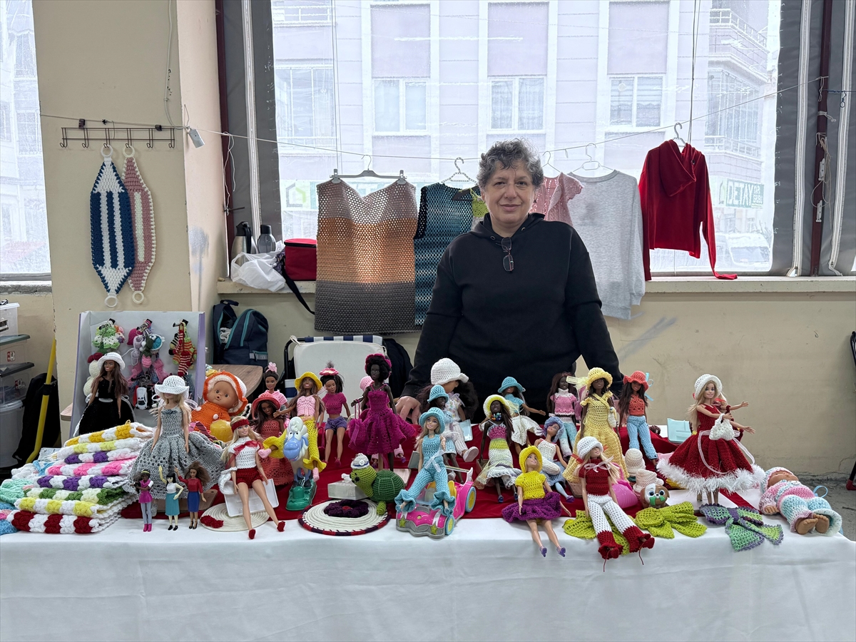 - Samsun’da yaşayan 60 yaşındaki Şaziye Kardaş, sanatçıların giyim tarzlarından