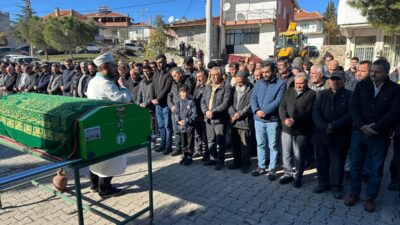 UŞAK (AA) – Uşak’ın Eşme ilçesinde yolun karşısına geçmeye çalıştıkları