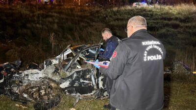 UŞAK (AA) – Uşak'ta otomobilin şarampole devrilmesi sonucu 2 kişi