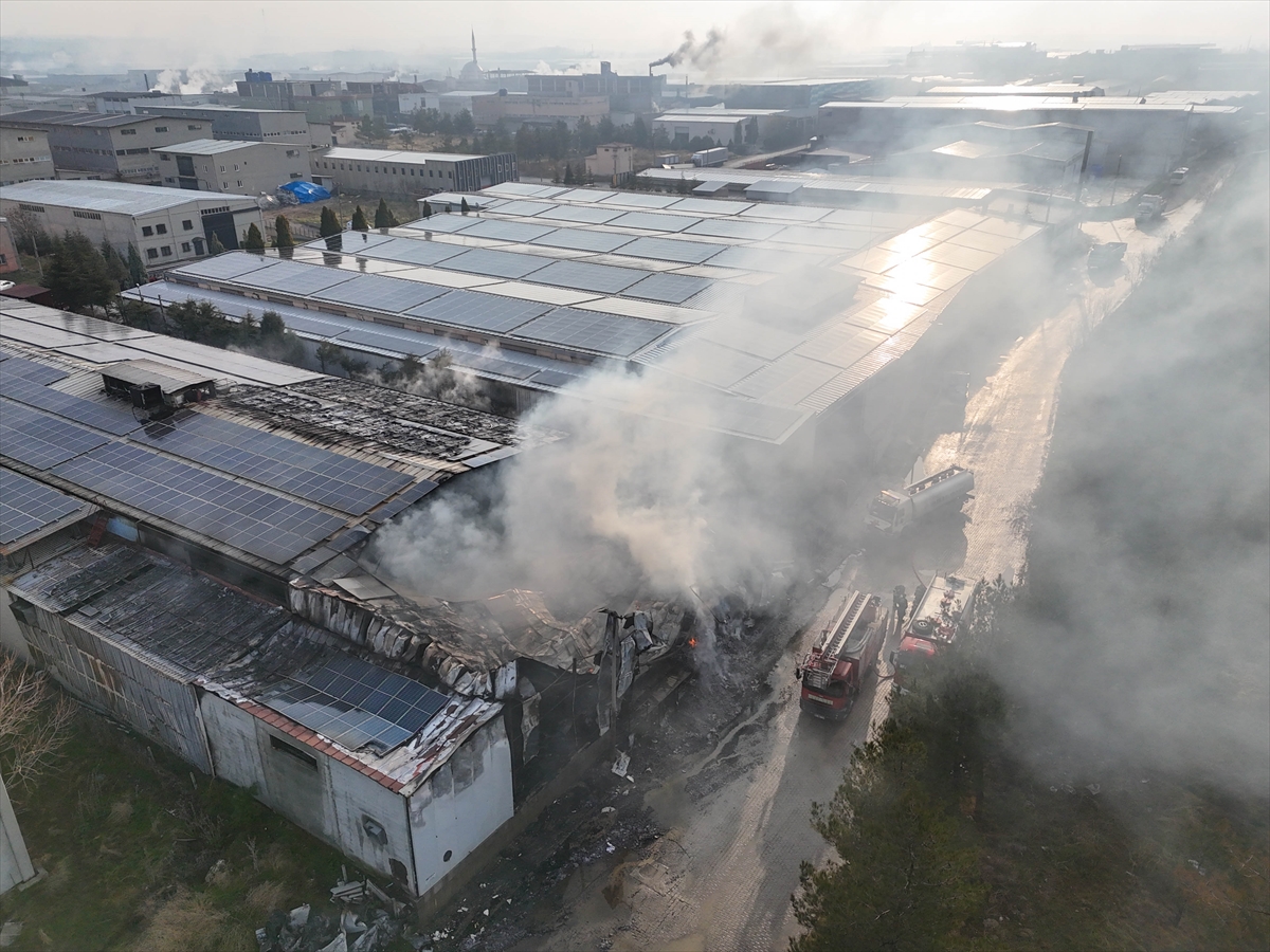 UŞAK (AA) – Uşak'ta iplik üretimi yapılan bir fabrikada çıkan