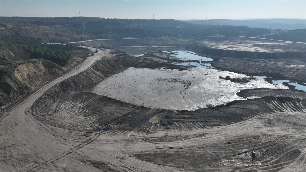 - Çevre Mühendisi Prof. Dr. Mustafa Öztürk:
- "Göl doldurularak ekolojik