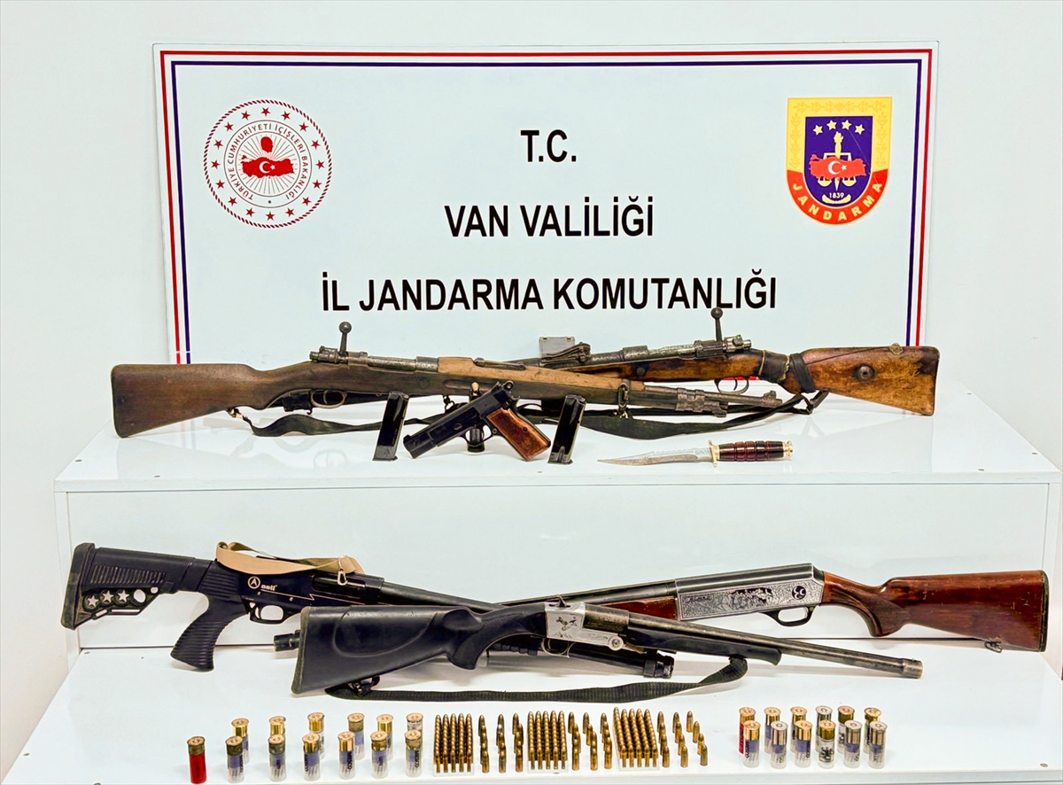 VAN (AA) – Van'ın Erciş ilçesinde bir ev ve eklentilerinde