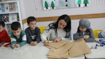 - Erciş ilçesindeki Sahilkent Anaokulu öğrencileri "Gönül Köprüsü" projesi kapsamında