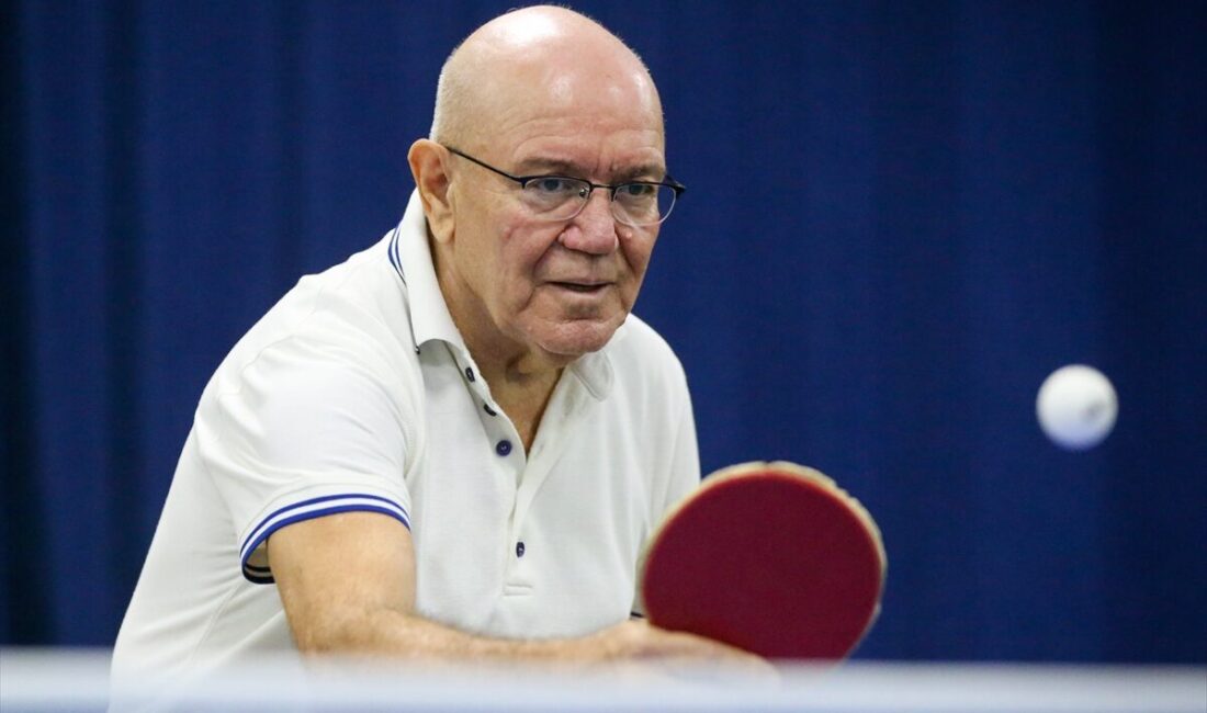 - Hatay'da masa tenisi eğitmenliğini sürdüren Kasapoğlu, eski öğrencisi olan