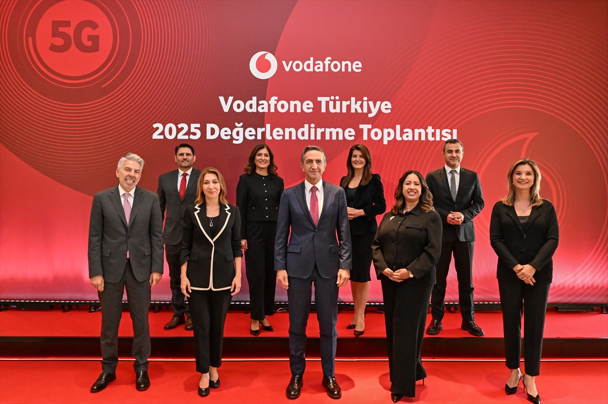 - Vodafone Türkiye Üst Yöneticisi Engin Aksoy:
- "Bu yıl gerçekleşen