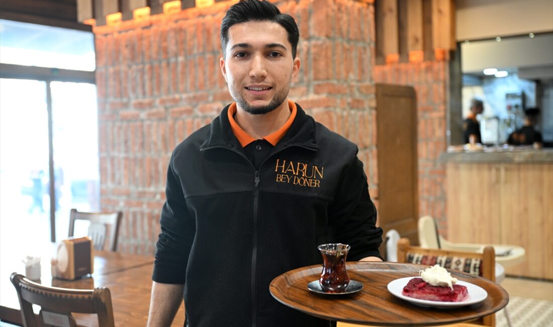 - Kayseri'de bir restoranda garsonluk yapan Muhammed Aytekin, 50 lira