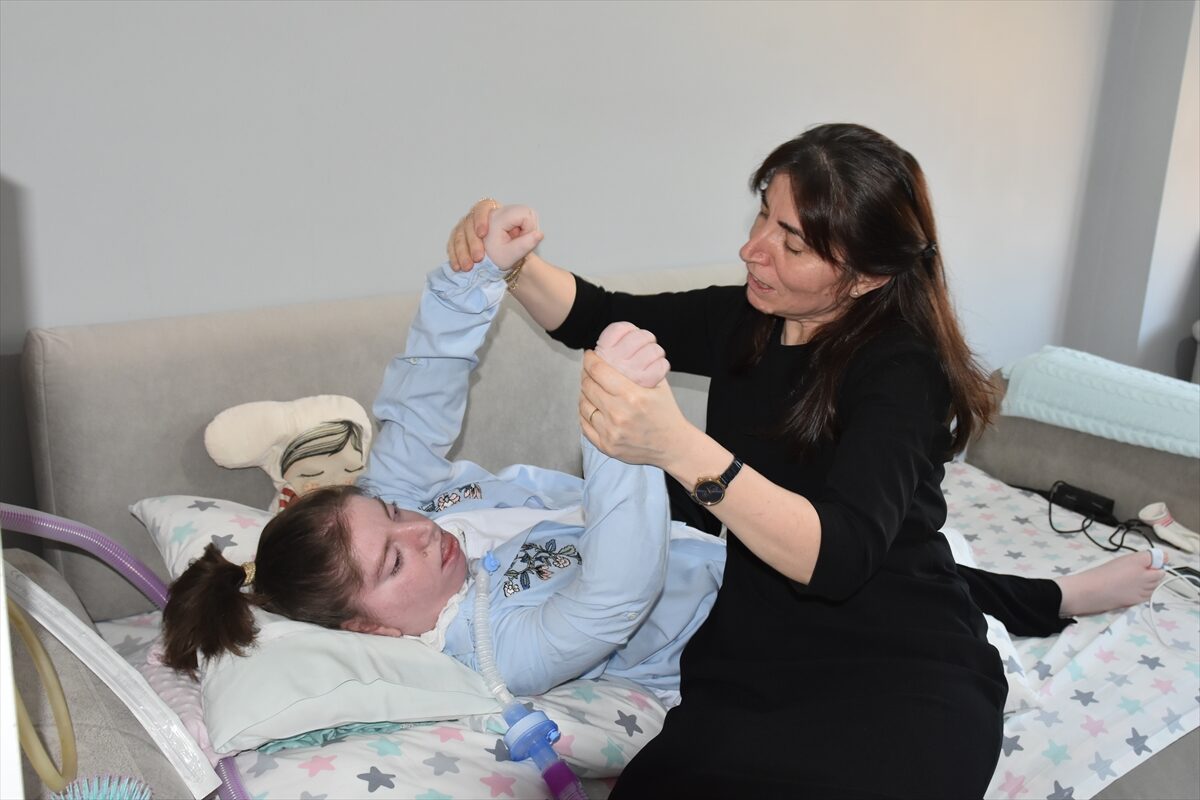 - Artvinli Ayşe ve Bilgi Özkara çifti, 24 yıl önce