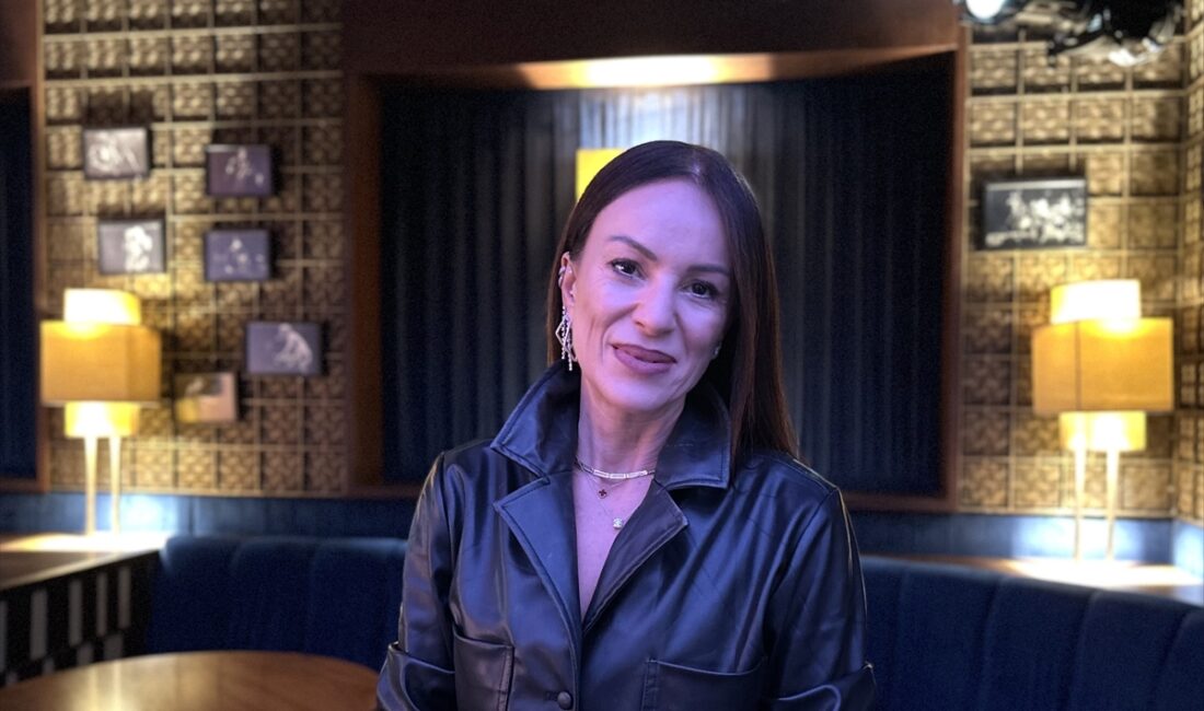 - Festival direktörü Tomru Dereköylü:
- "Yeni Yıl Masalı, içerisinde tarçın