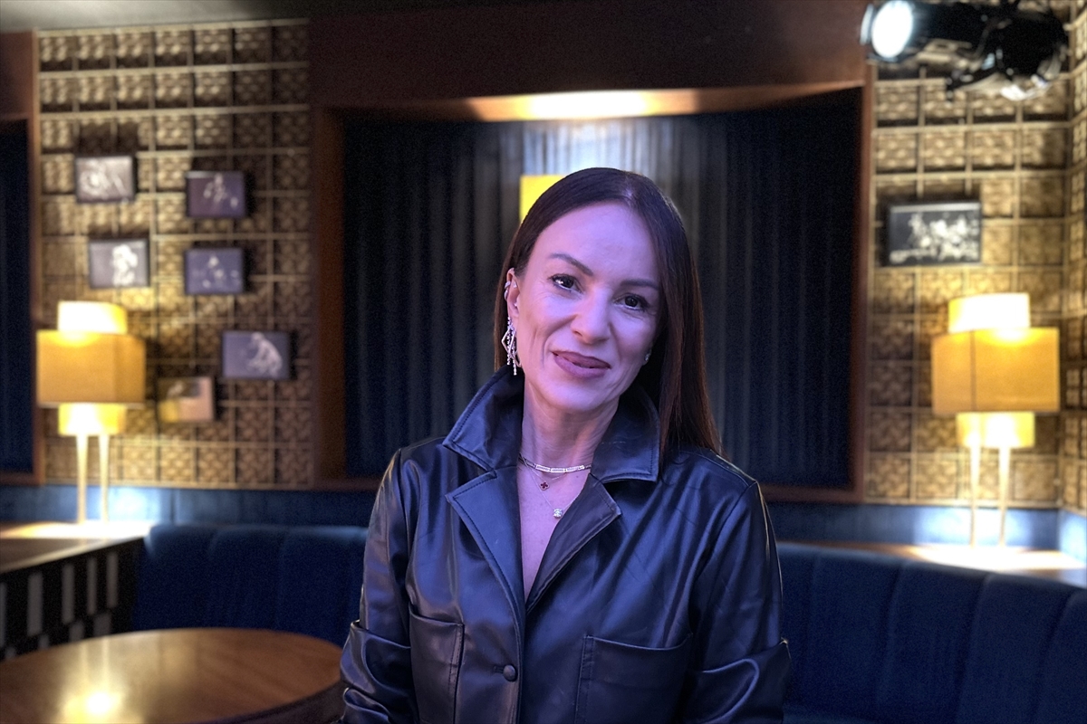 - Festival direktörü Tomru Dereköylü:
- "Yeni Yıl Masalı, içerisinde tarçın