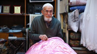 - Kastamonu'da yaşayan 84 yaşındaki Şerafettin Küçükbulut:
- "Müşterilerim beni sever,