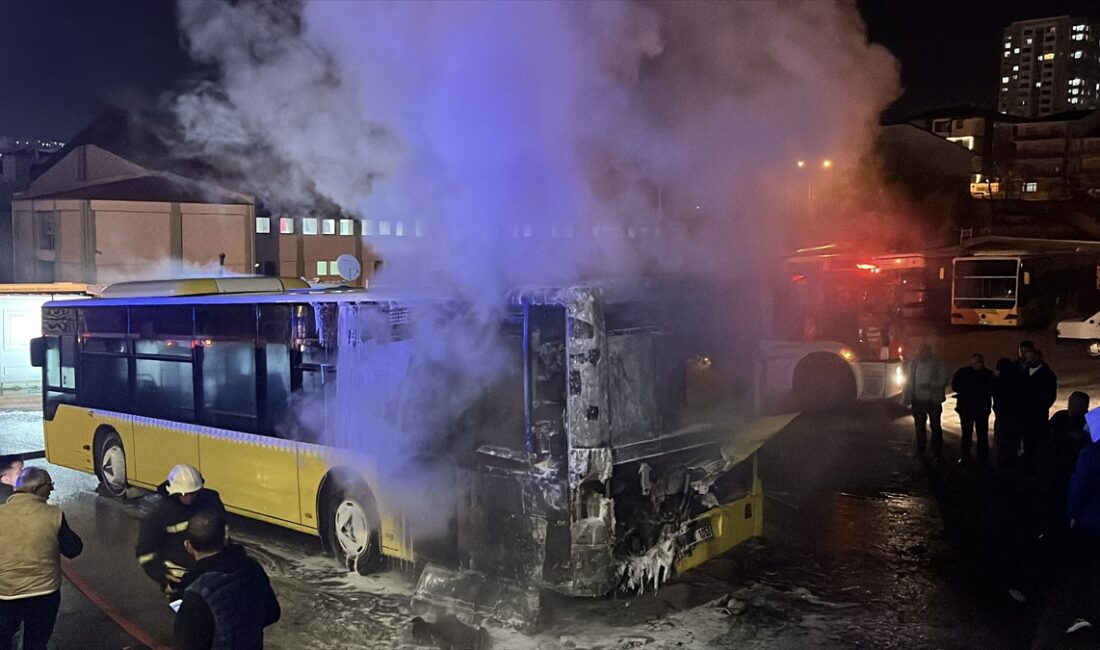 YOZGAT (AA) – Yozgat'ta park halindeki halk otobüsünde çıkan yangın,
