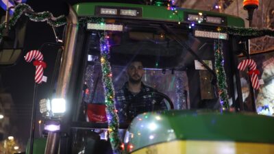 LARİSA (AA) – Yunanistan'da çiftçiler, Larisa kentinde iktidardaki Yeni Demokrasi