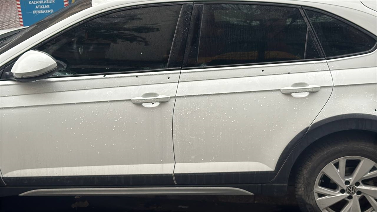 İSTANBUL (AA) – Zeytinburnu'nda, uzun namlulu silahlarla kurşunlanan park halindeki