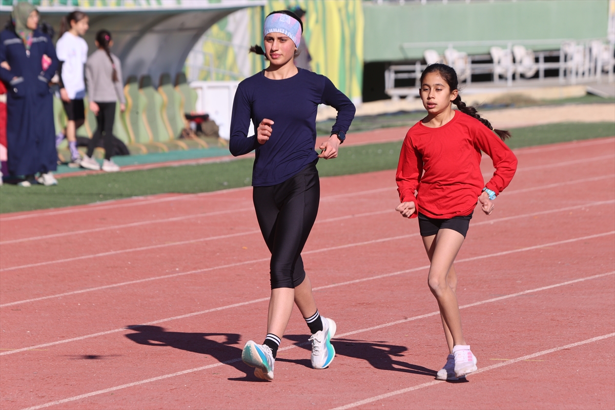 - Adıyaman'daki evlerini depremde kaybeden Dalmış ailesi, sporcu kızlarının hayallerinden