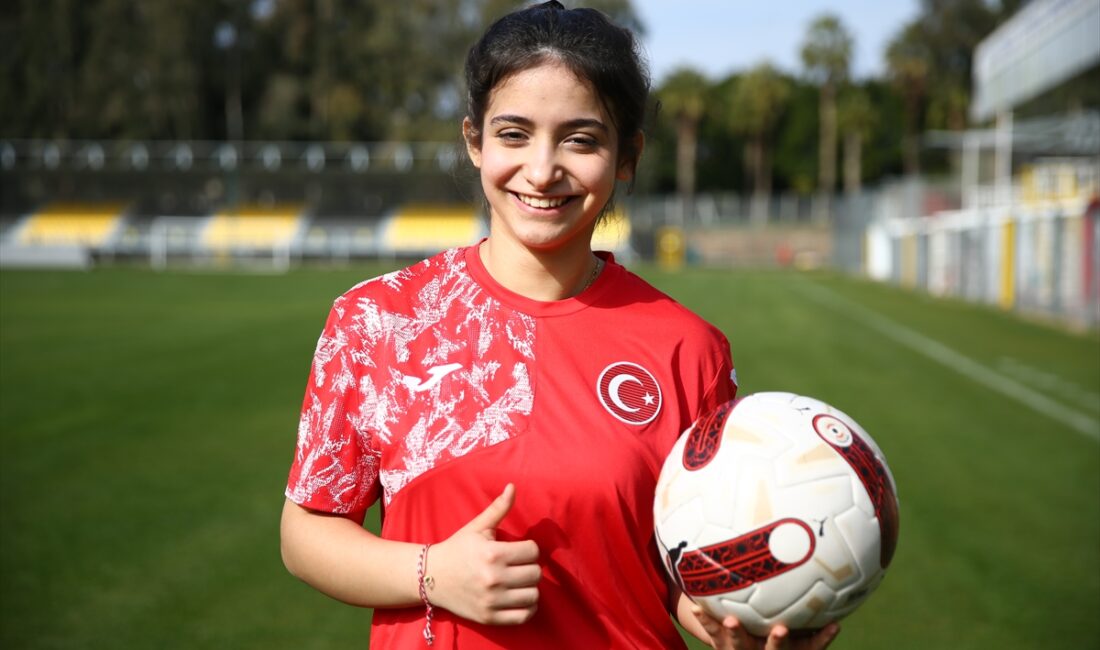 - Hatay'da babasını kaybettiği depremin ardından ailesiyle taşındığı Adana'da Çocuk