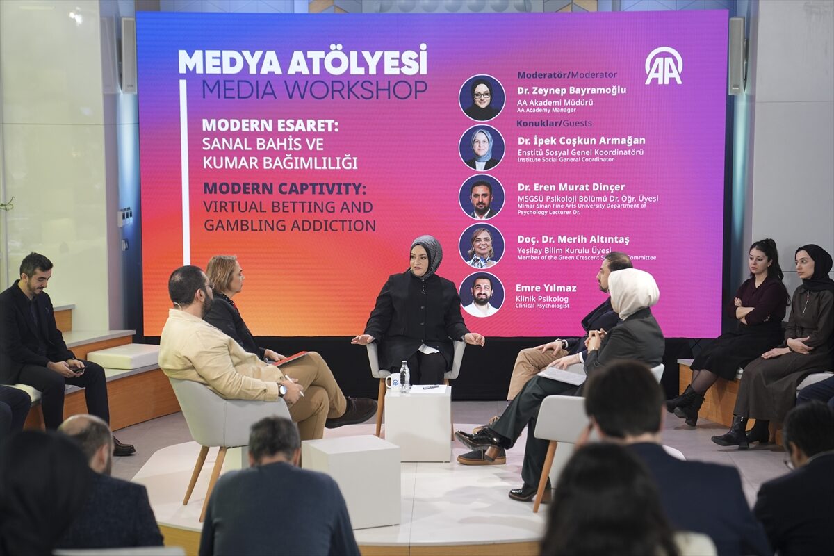 - Yeşilay Bilim Kurulu Üyesi Doç. Dr. Merih Altıntaş:
- "Hastalarda