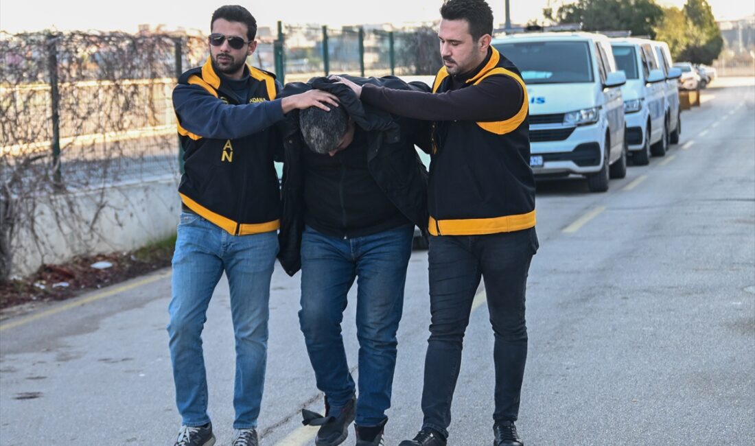 ADANA (AA) – Adana'nın merkez Seyhan ilçesinde trafikte çıkan tartışmada