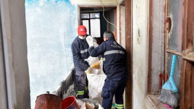 ADANA (AA) – Adana'da belediye ekiplerince temizlik çalışması yapılan evden