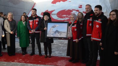 KARS (AA) – Aile ve Sosyal Hizmetler Bakanı Mahinur Özdemir