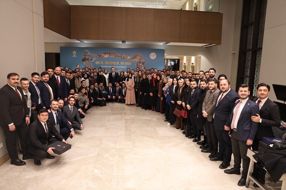 - AK Parti Gençlik Kolları Başkanı Yusuf İbiş:
- "AK Gençlik,