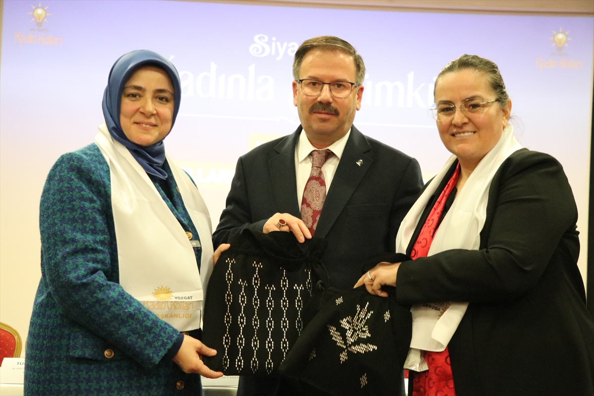 - "Kadın kollarımız teşkilatımızın en önemli birimi. Dolayısıyla kapılara gidecek,