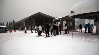 - Ilgaz Dağı'ndaki otelin genel müdürü Muhammet Timur:
- "Şu anda