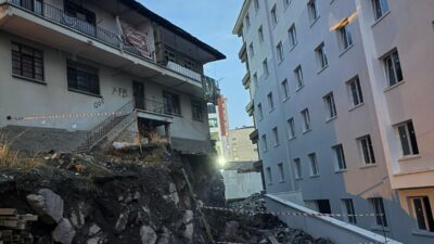 ANKARA (AA) – Ankara'nın Altındağ ilçesinde bitişiğindeki parselde yürütülen inşaat