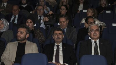 - Vali Vasip Şahin:
- "İki yılı aşkın bir süredir Filistin'de,