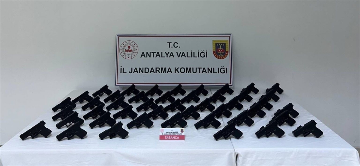 ANTALYA (AA) – Antalya'nın Serik ilçesinde silah kaçakçılığına yönelik operasyonda
