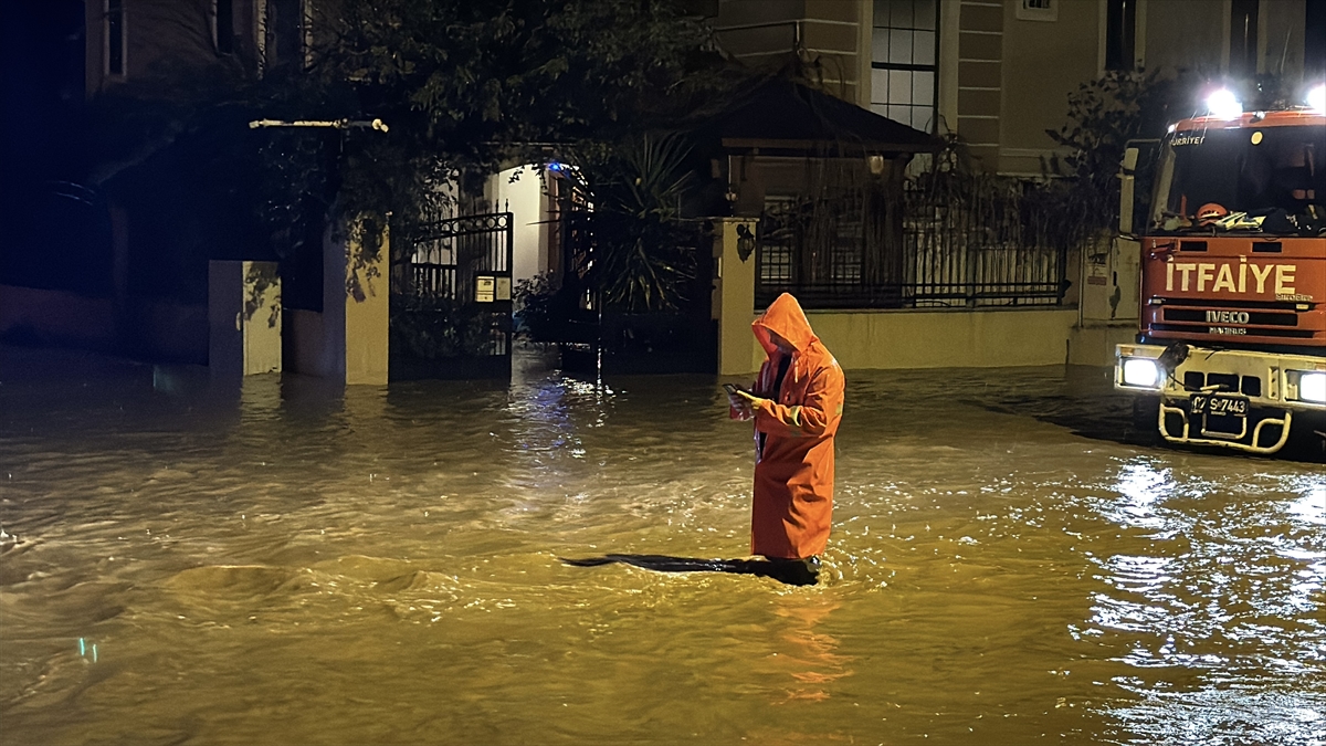 - Sarısu Deresi'nin debisi yükselince taşkın oluştu