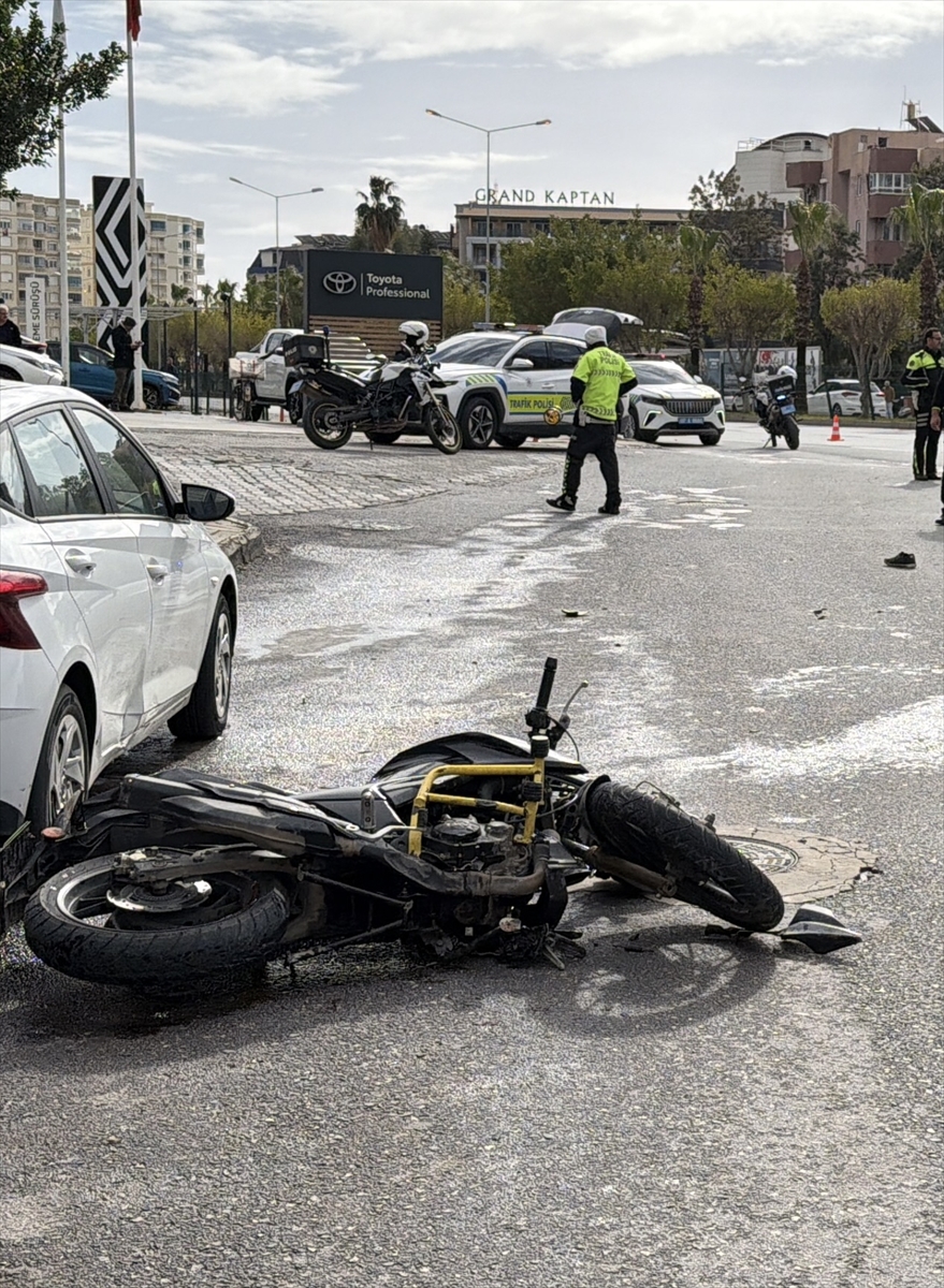 ANTALYA (AA) – Antalya'nın Alanya ilçesinde hafif ticari araç ile