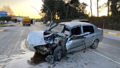 ANTALYA (AA) – Antalya'nın Serik ilçesinde yolcu midibüsüyle otomobilin çarpışması