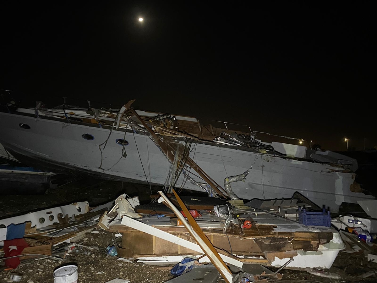 - Hortum, bakım için karaya çekilen tur ve balıkçı teknelerinde