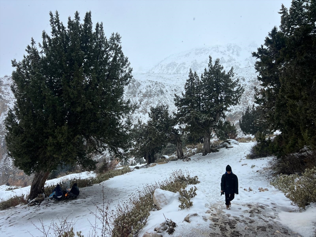 ANTALYA (AA) – Antalya'nın Kaş ilçesinin yüksek kesimleri kar yağışının