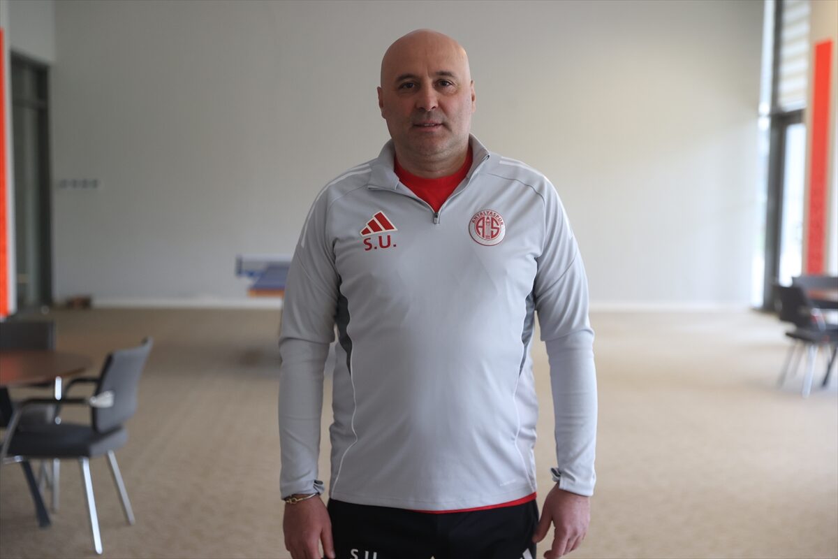 - Antalyaspor Teknik Direktörü Sami Uğurlu:
- "Gençlerbirliği karşısında taraftarımıza çok