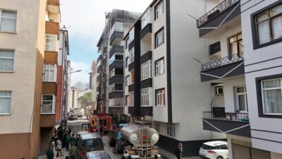 ARTVİN (AA) – Artvin'in Arhavi ilçesinde 7 katlı binanın çatısında