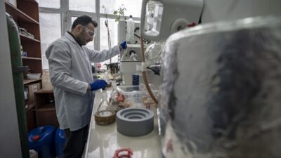 - Atatürk Üniversitesinde 88 bilim insanı, Sağlık Bakanlığı ve YÖK