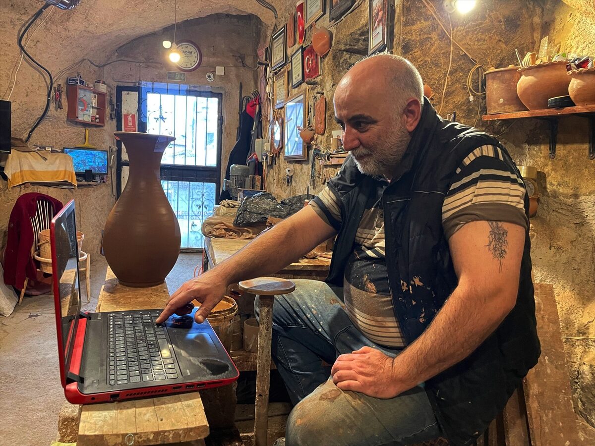 NEVŞEHİR (AA) – Nevşehir'in Avanos ilçesinde çanak ve seramik ürünleri