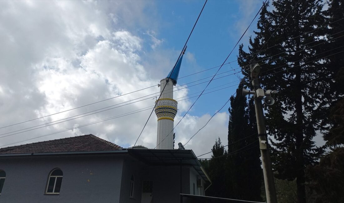 AYDIN (AA) – Aydın'ın Köşk ilçesinde etkili olan sağanak ve